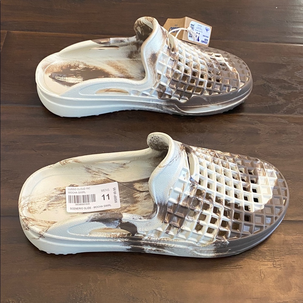 Lusso cloud white and brown rubber sandals men’s size various